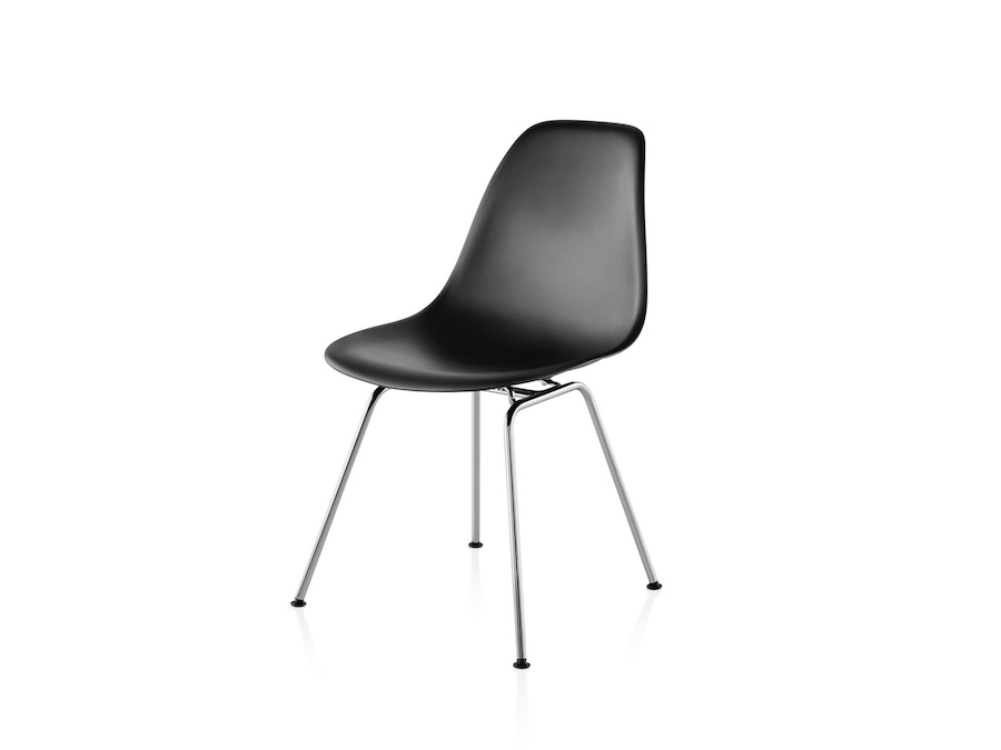 Una foto - Silla de visita Eames de plástico moldeado–Base de 4 patas–Sin tapizar
