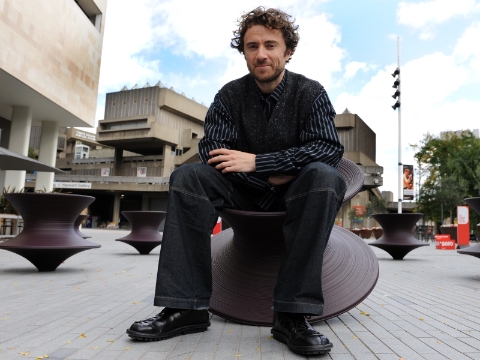 Seleccione para obtener más información sobre los productos de Thomas Heatherwick, el pensamiento de diseño y los premios.