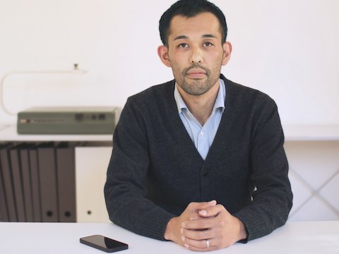 Seleccione para obtener más información sobre los productos, el pensamiento de diseño y los premios de Keiji Takeuchi.