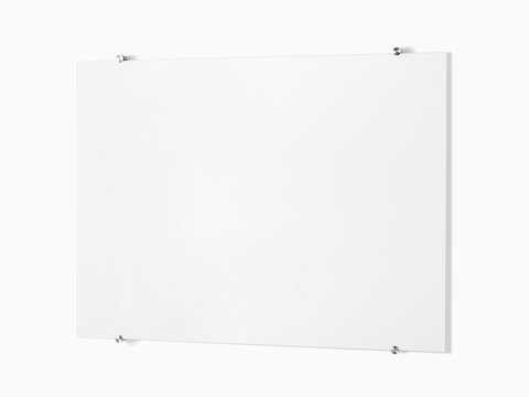 Tablero de vidrio blanco montado en la pared con soportes metálicos de montaje.