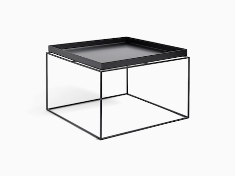 Mesa de café Tray en negro, vista desde un ángulo.