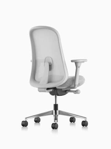 Silla gris Lino con soporte lumbar sacro ajustable, vista desde la parte posterior en ángulo.