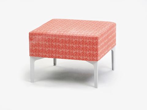 Vista en ángulo frontal de un taburete simple Symbol en patrón coral.