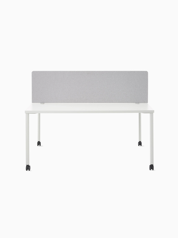 Una Pantalla portátil OE1 en gris sobre una Mesa de proyectos OE1 en blanco, vista de frente.