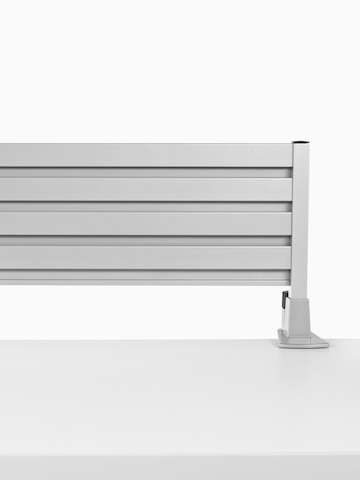 A Surface-Attached Tool Rail. Seleccione para ir a la página Surface-Attached Tool Rail product.